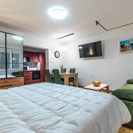 Apartment Apartment Marta - Free Parking! *