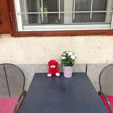 Marta - Free Parking! * Split